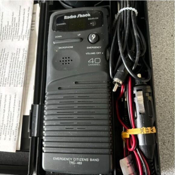 Radio Shack Emergency Citizens Band TRC-463 40 Channel Radio - Picture 2 of 8